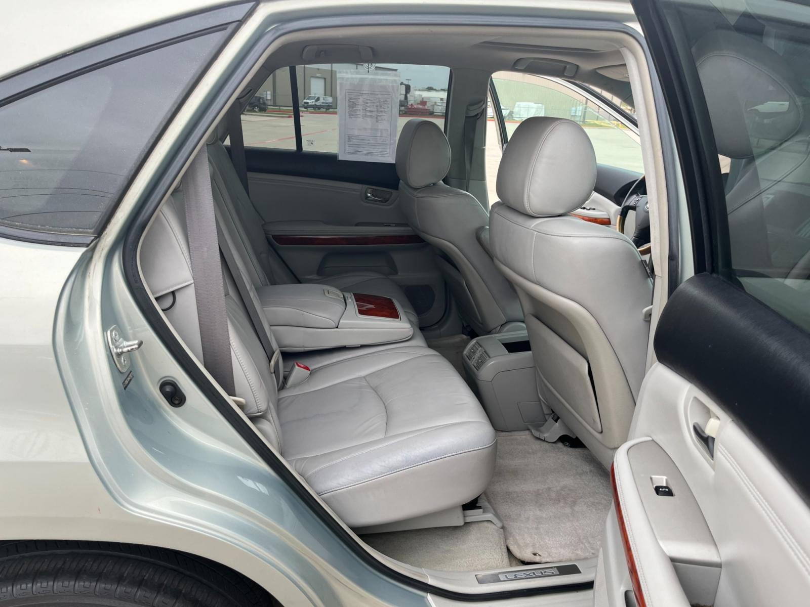 2004 SILVER /TAN Lexus RX 330 2WD (2T2GA31U44C) with an 3.3L V6 DOHC 24V engine, 5-Speed Automatic Overdrive transmission, located at 14700 Tomball Parkway 249, Houston, TX, 77086, (281) 444-2200, 29.928619, -95.504074 - Photo #12